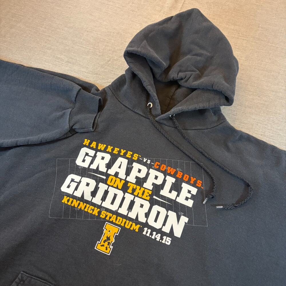Iowa Hawkeyes Grapple on the Gridiron 11.14.15 Wrestling Hoodie XL Hanes Black